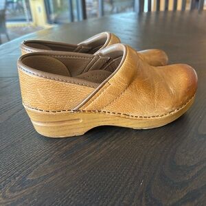 Dansko Professional Distressed Honey Clog Size 36